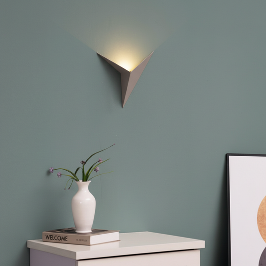 Dreieckige Minimalistische Wandlampe - TriGlow